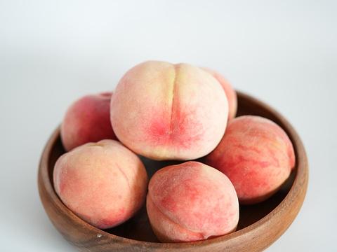 철아농수산 농장에서 딱딱이복숭아 오마카세 중소과, 2kg, 1개